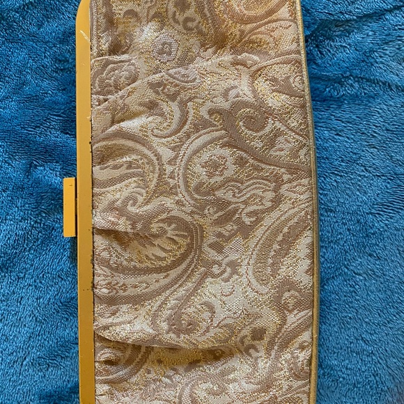 Express Vintage Gold Patterned Clutch - Picture 4 of 6
